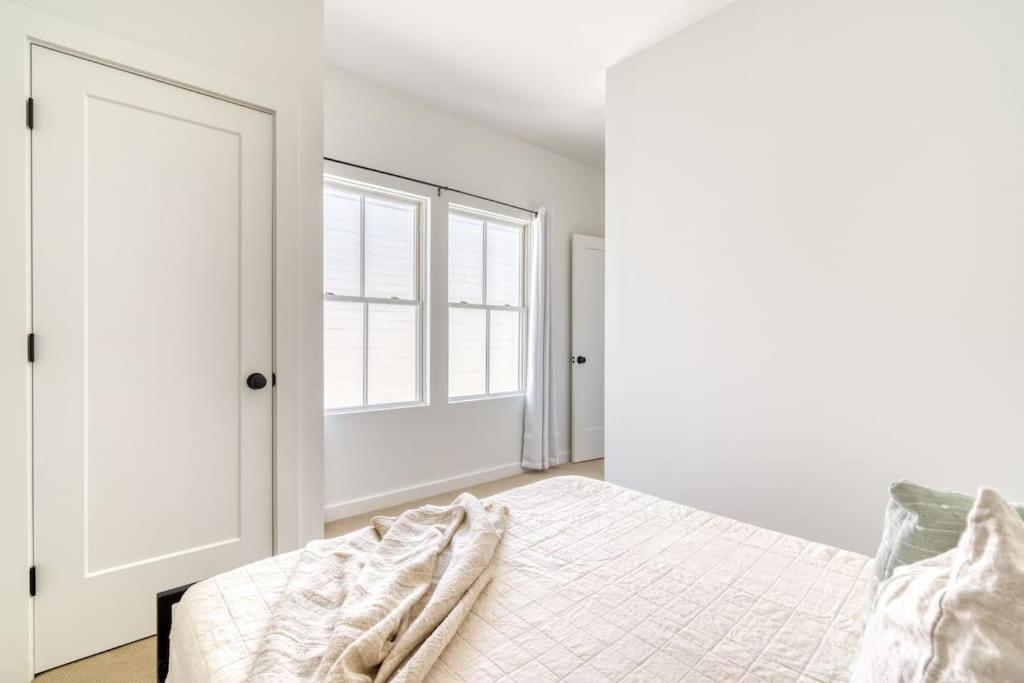 Collection - Cozy North Tabor Retreat - Families & Remote Work Holiday home Portland